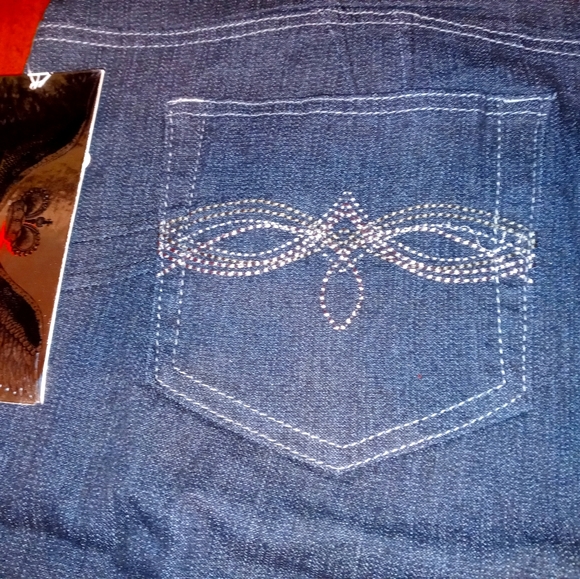 Clothes - Picture 8 of 8